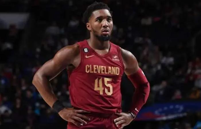  米切尔45分骑士横扫步行者  