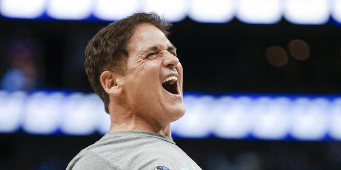  克雷莫内塞争议判罚频现，主帅怒斥裁判偏颇  