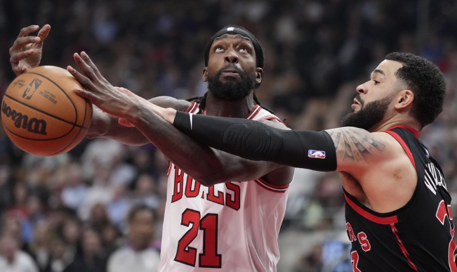  德罗赞稳定输出公牛加时险胜猛龙保留附加赛悬念